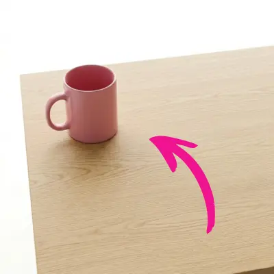 Preposición On the left